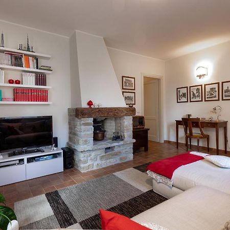 Altra Meta B&B Губбио Экстерьер фото