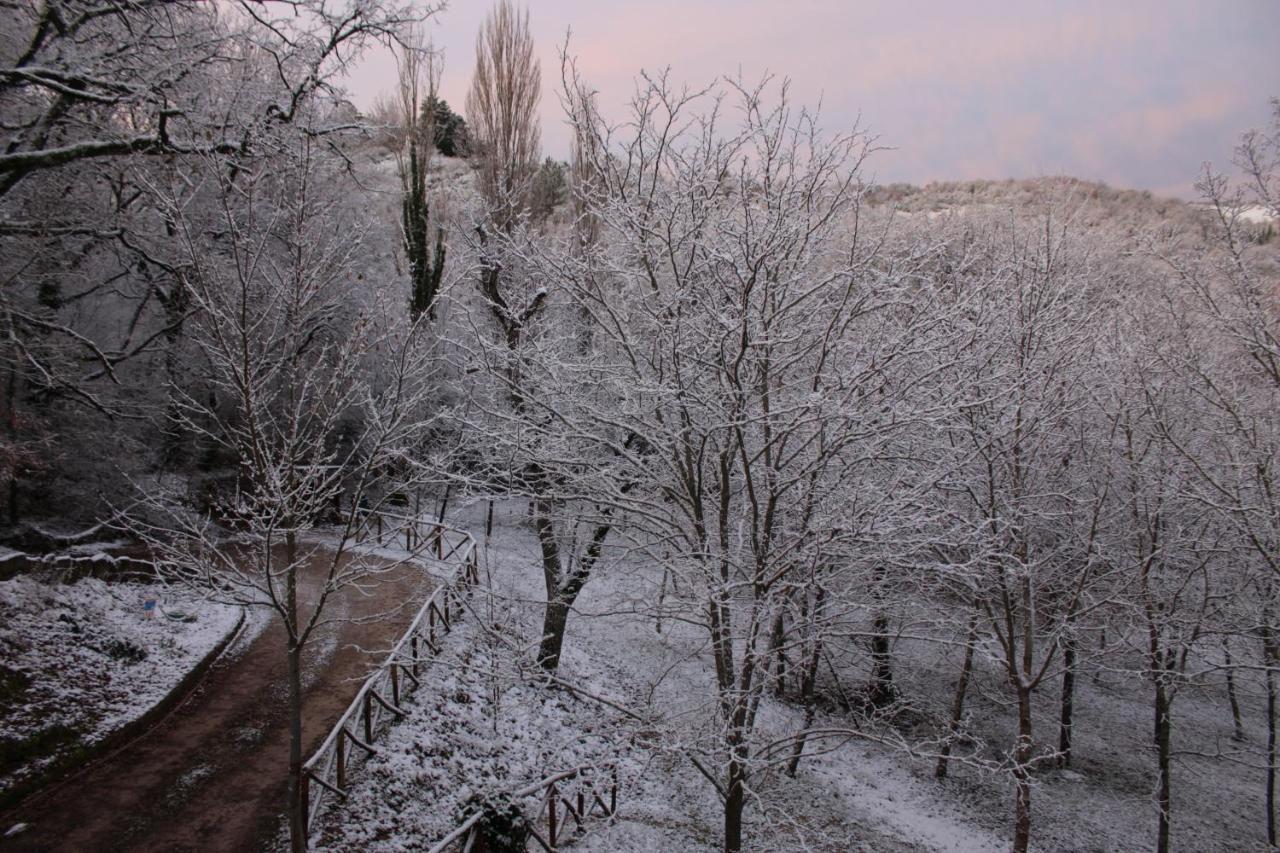 Altra Meta B&B Губбио Экстерьер фото
